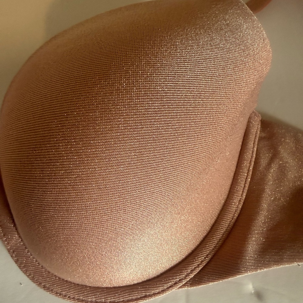 New with TAGS! Victoria's Secret Rosy Blush Shimmery T-Shirt Bra (New) - Picture 3 of 11